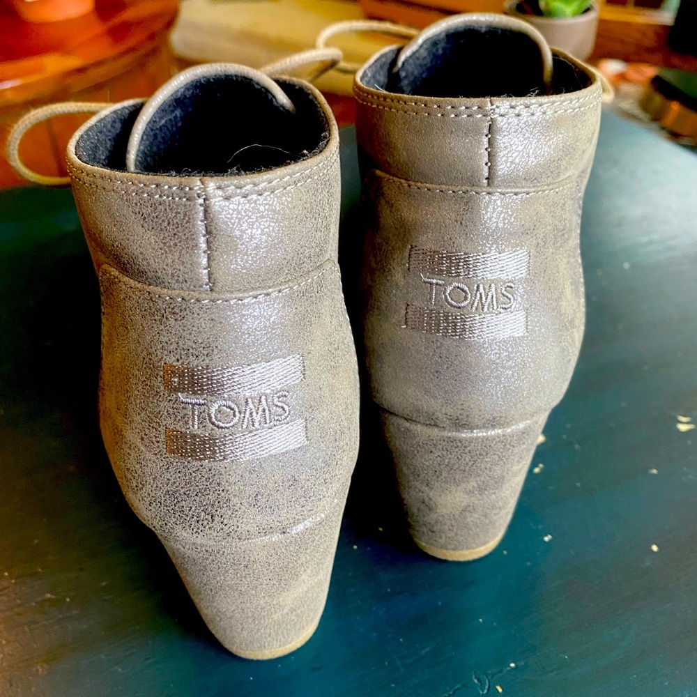 Tom’s metallic wedges. Excellent used condition. Discounted shipping!